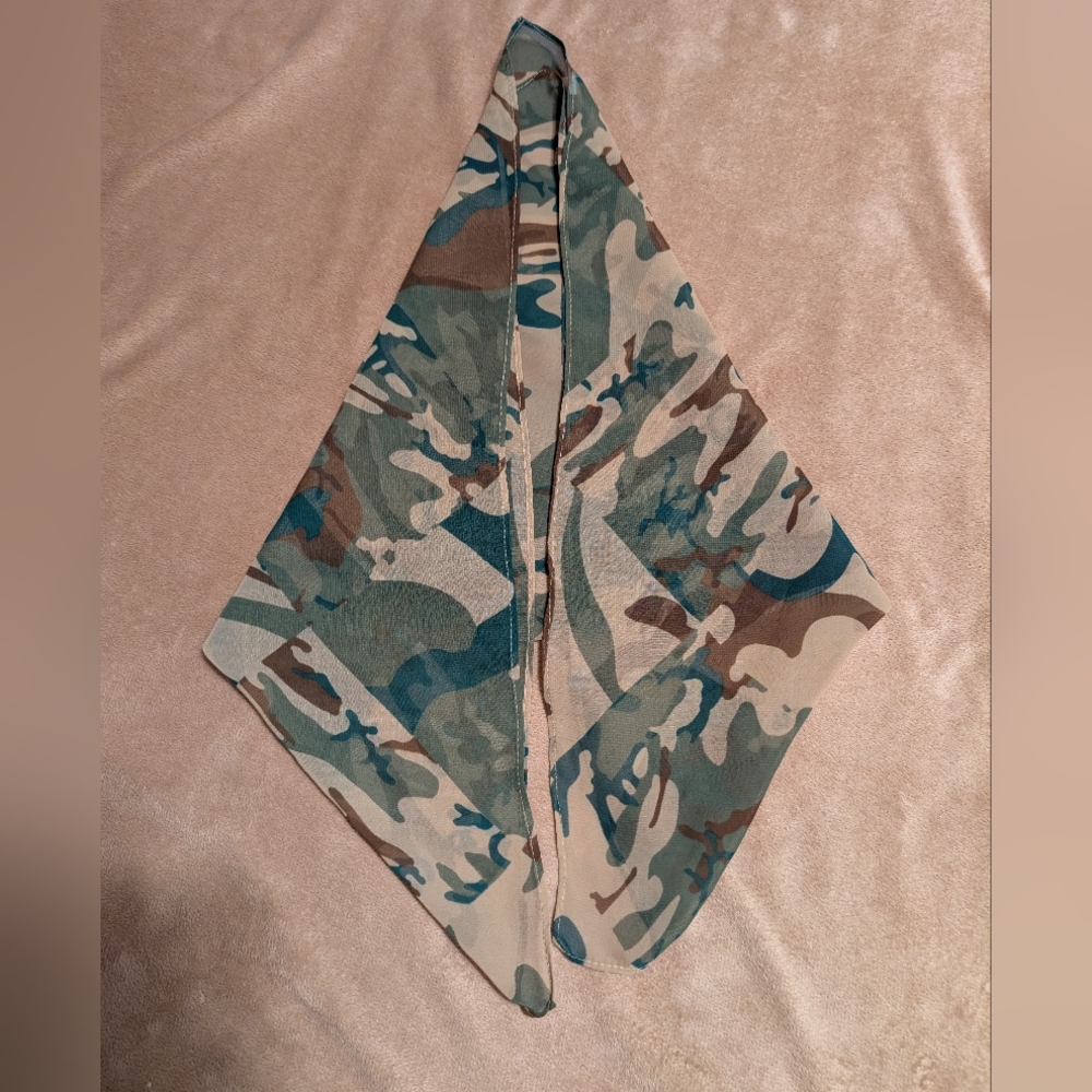 Camouflage Pattern Scarf - Picture 3 of 4